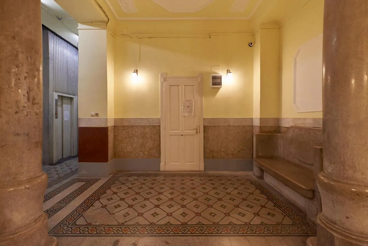 Budapest Downtown W18